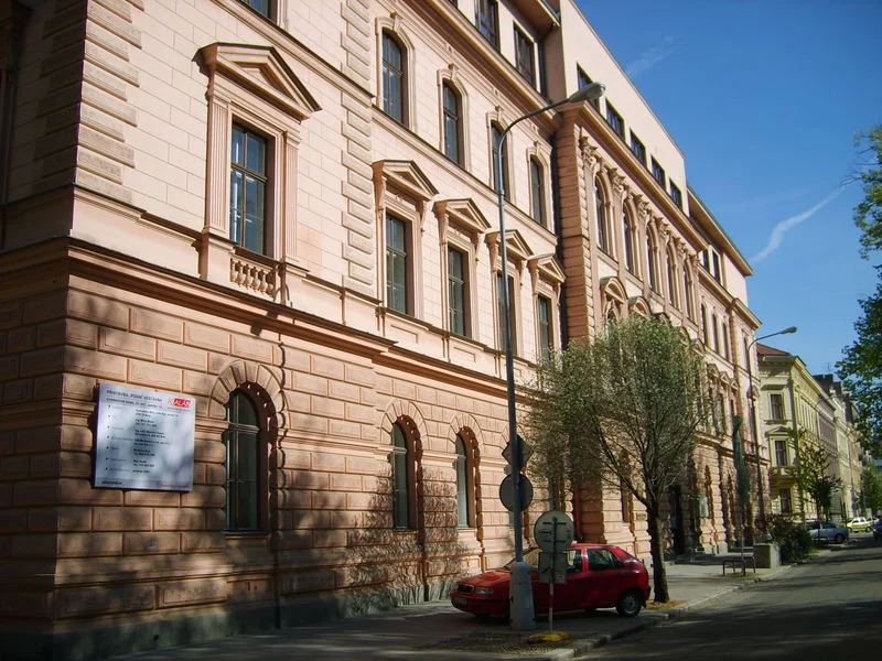 Gymnázium tř. Kapitána Jaroše